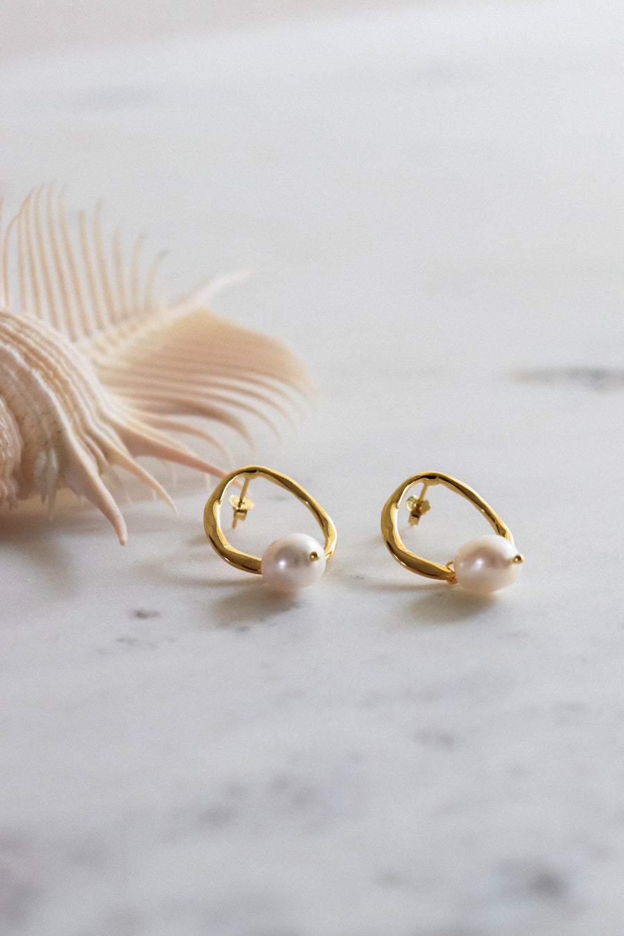 DOMORI PEARL EARRING