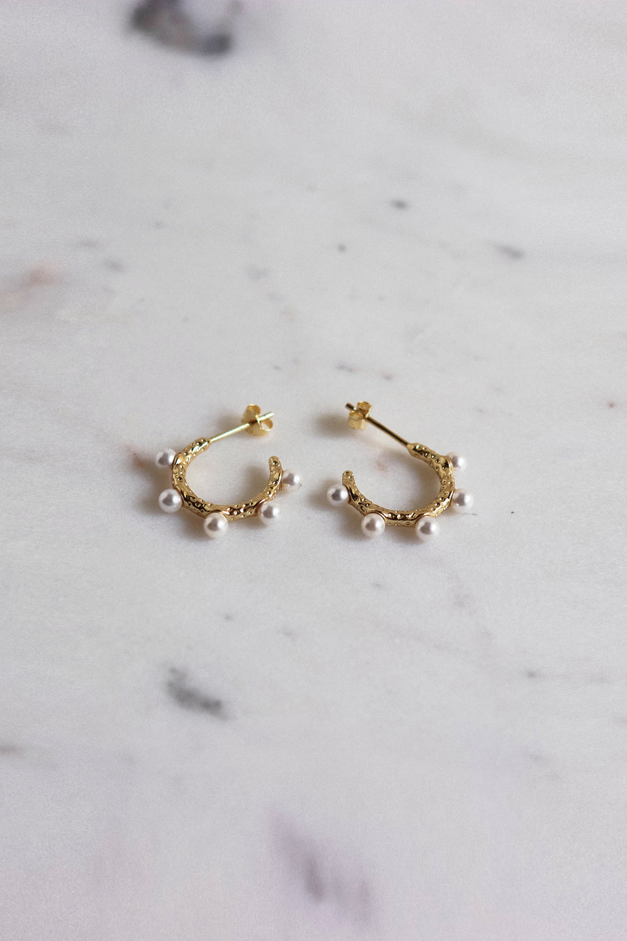 FONTANE PEARL HOOP EARRING